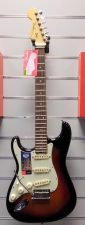 Die Fender American Elite Strat in der Farbe 3-Tone-Sunburst für Linkshänder