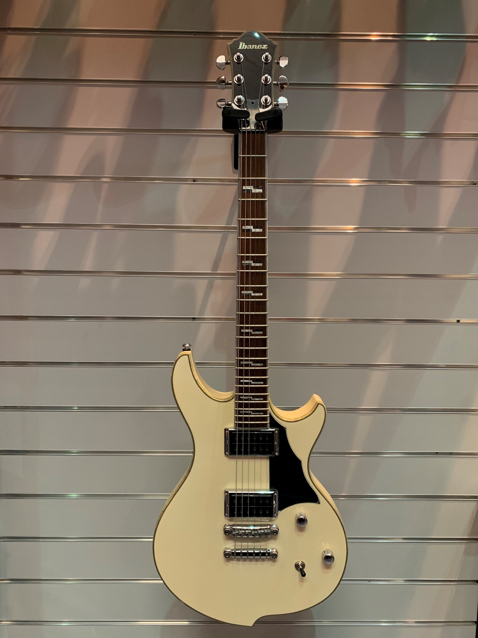 Ibanez Darkstone Serie DN 500